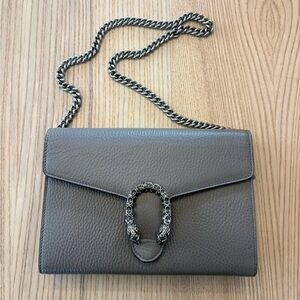 Gucci Dionysus Leather Chain Wallet Taupe Gray Tiger Head Crossbody WOC